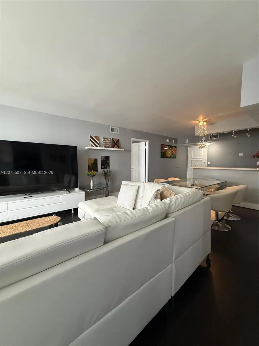 6039 Collins Ave #1505 Miami Beach, FL 33140