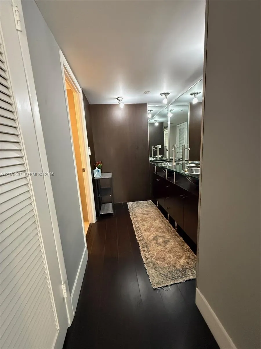 6039 Collins Ave #1505 Miami Beach, FL 33140