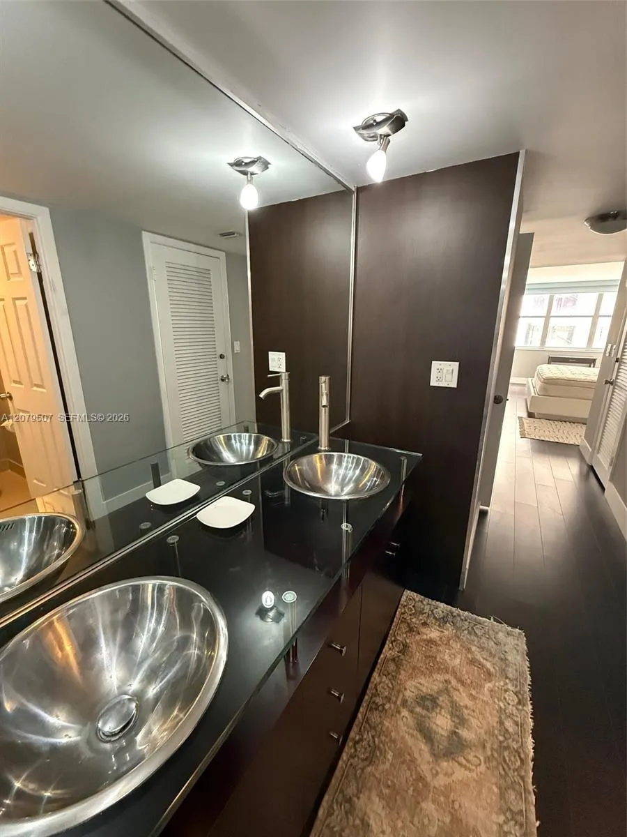 6039 Collins Ave #1505 Miami Beach, FL 33140