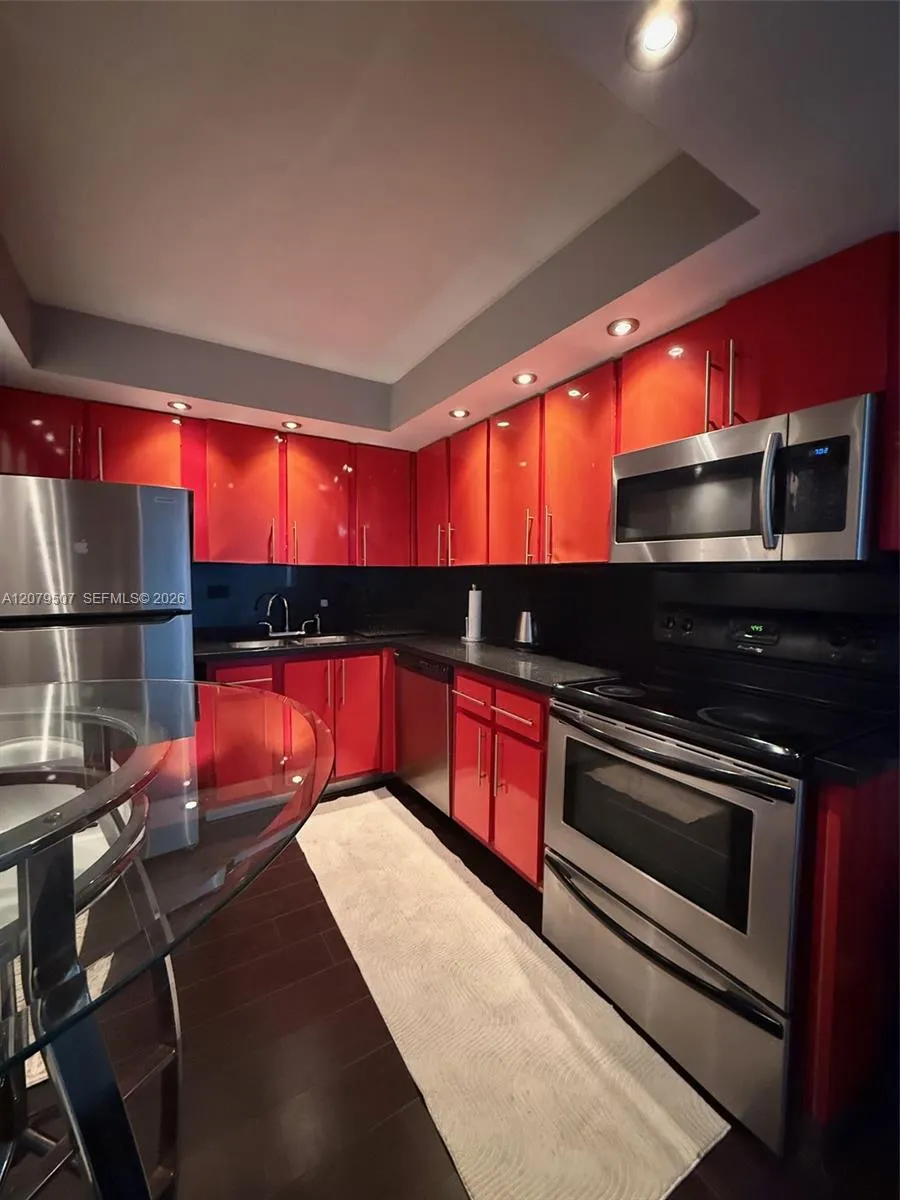6039 Collins Ave #1505 Miami Beach, FL 33140
