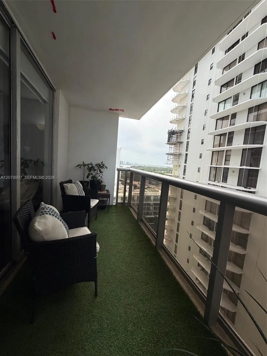 6039 Collins Ave #1505 Miami Beach, FL 33140