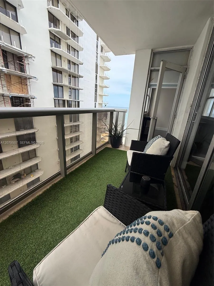 6039 Collins Ave #1505 Miami Beach, FL 33140