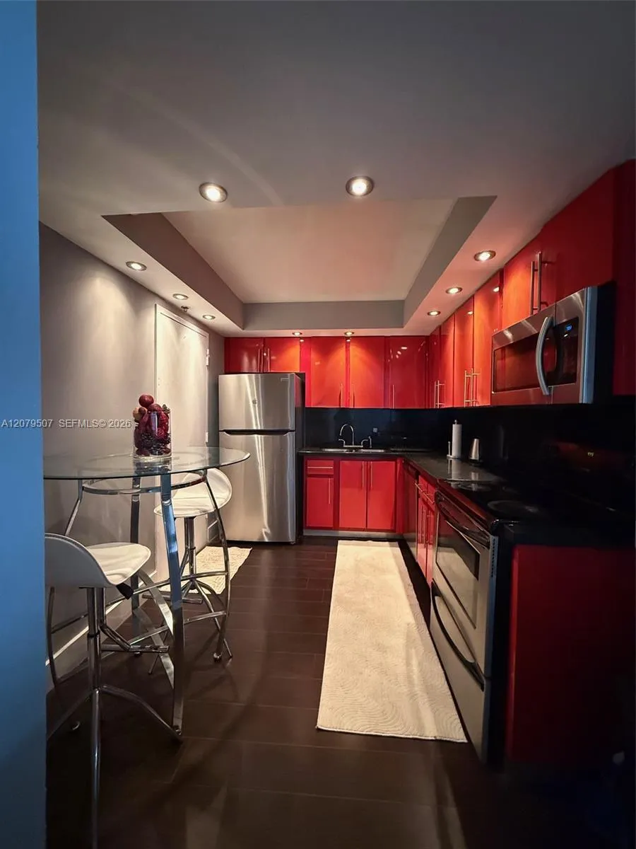 6039 Collins Ave #1505 Miami Beach, FL 33140