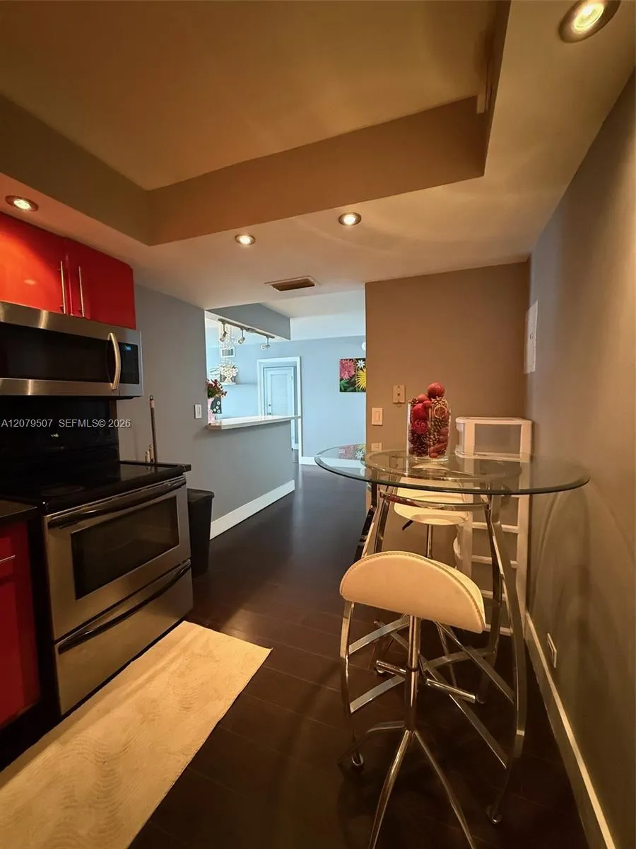 6039 Collins Ave #1505 Miami Beach, FL 33140