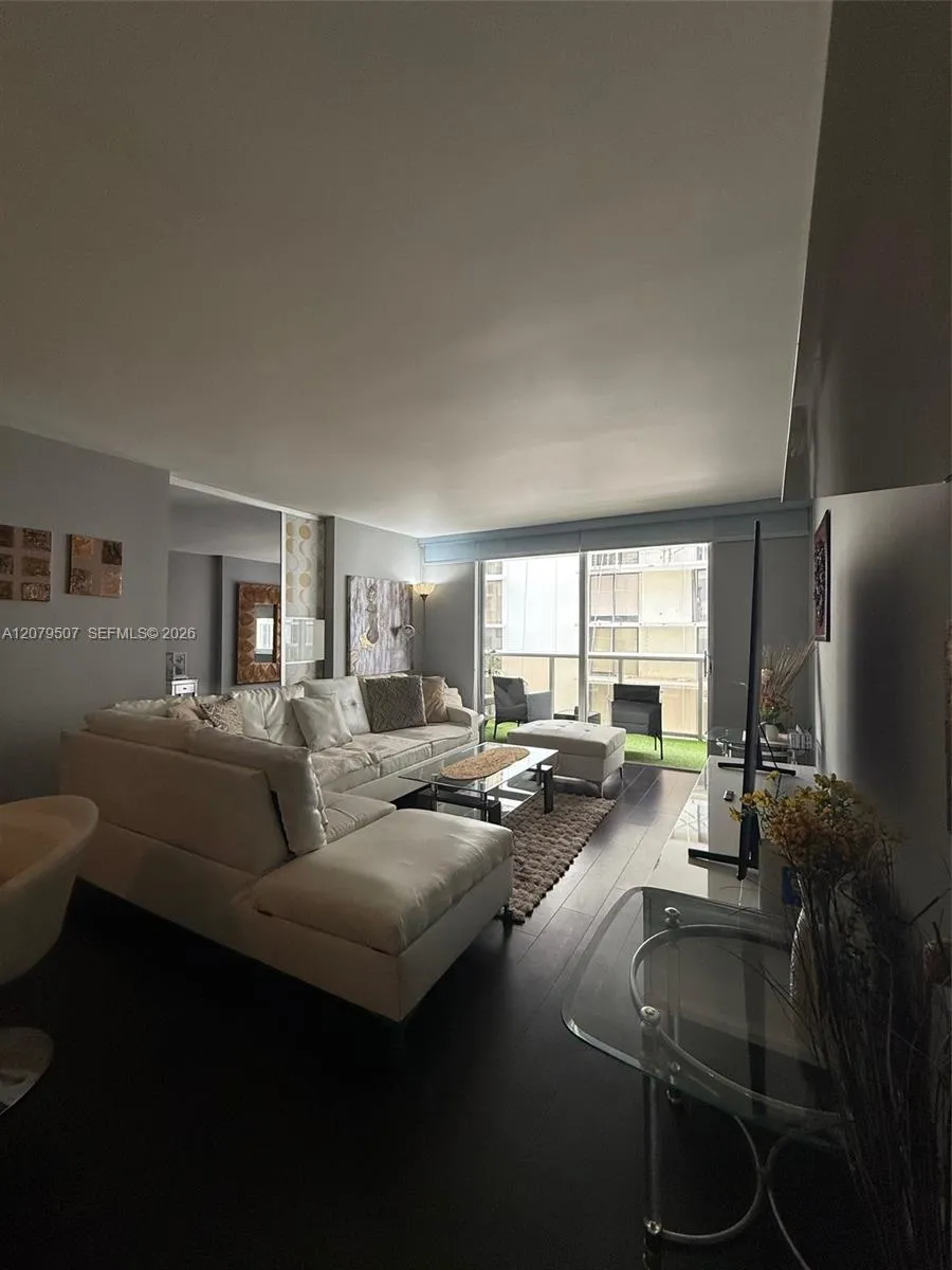 6039 Collins Ave #1505 Miami Beach, FL 33140