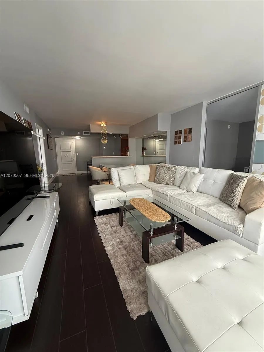 6039 Collins Ave #1505 Miami Beach, FL 33140