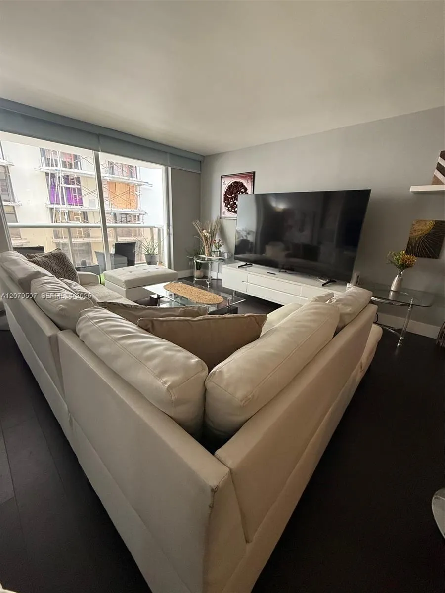 6039 Collins Ave #1505 Miami Beach, FL 33140