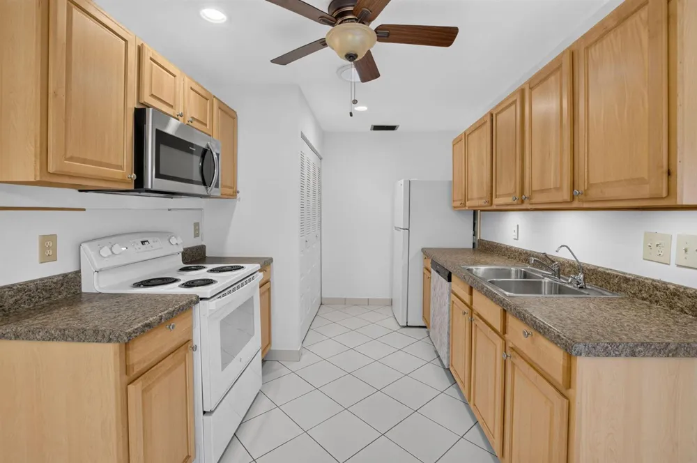 6070 La Palma Lane Delray Beach, FL 33484