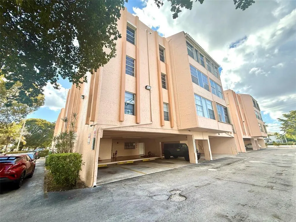 7345 W 4TH AVENUE #403 Hialeah, FL 33014