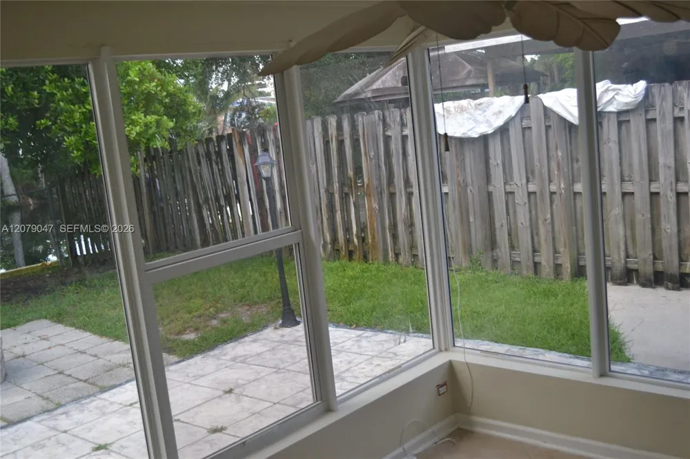 8350 NW 27th Pl Sunrise, FL 33322