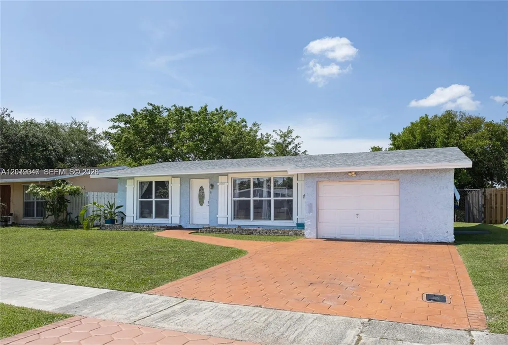 8350 NW 27th Pl Sunrise, FL 33322