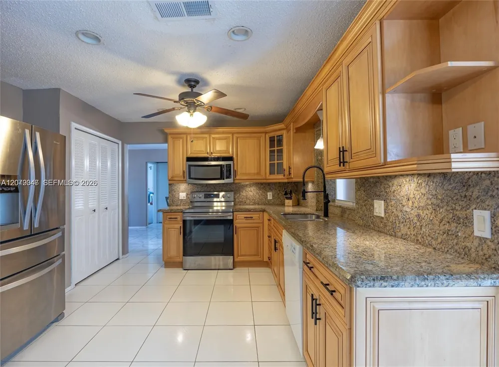 8350 NW 27th Pl Sunrise, FL 33322