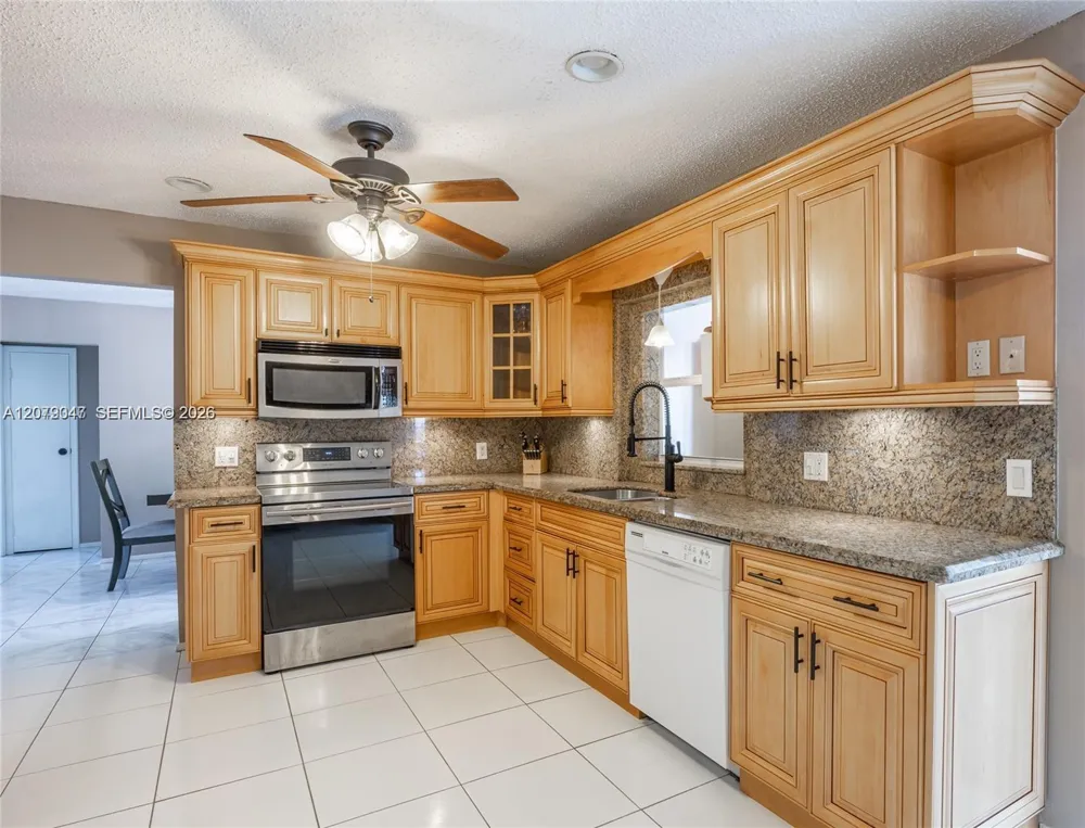 8350 NW 27th Pl Sunrise, FL 33322