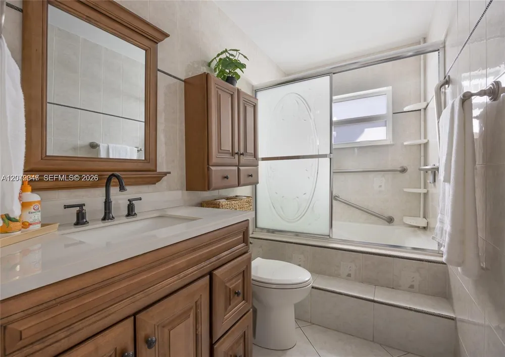 8350 NW 27th Pl Sunrise, FL 33322