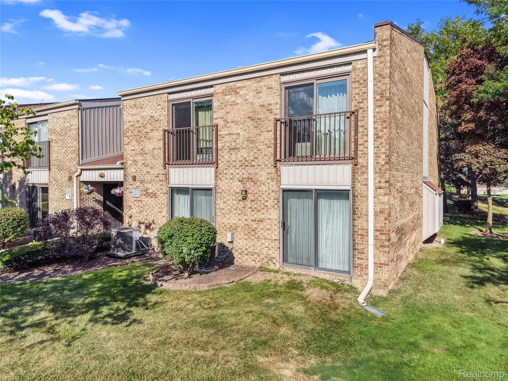 17973 University Park Drive Livonia City, MI 48152