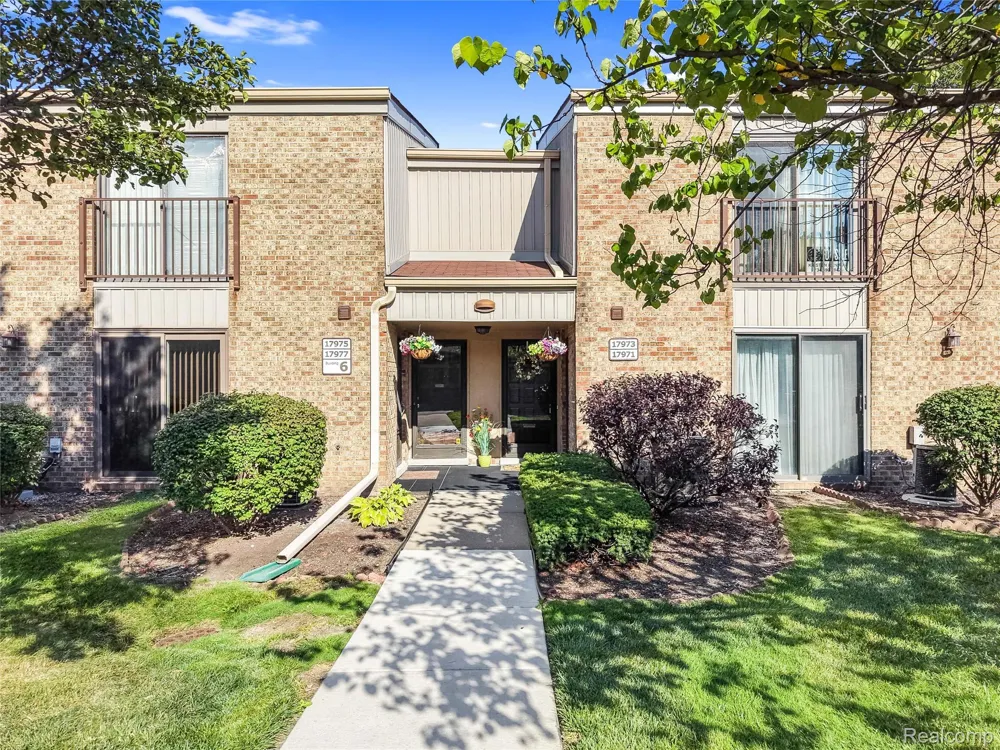 17973 University Park Drive Livonia City, MI 48152