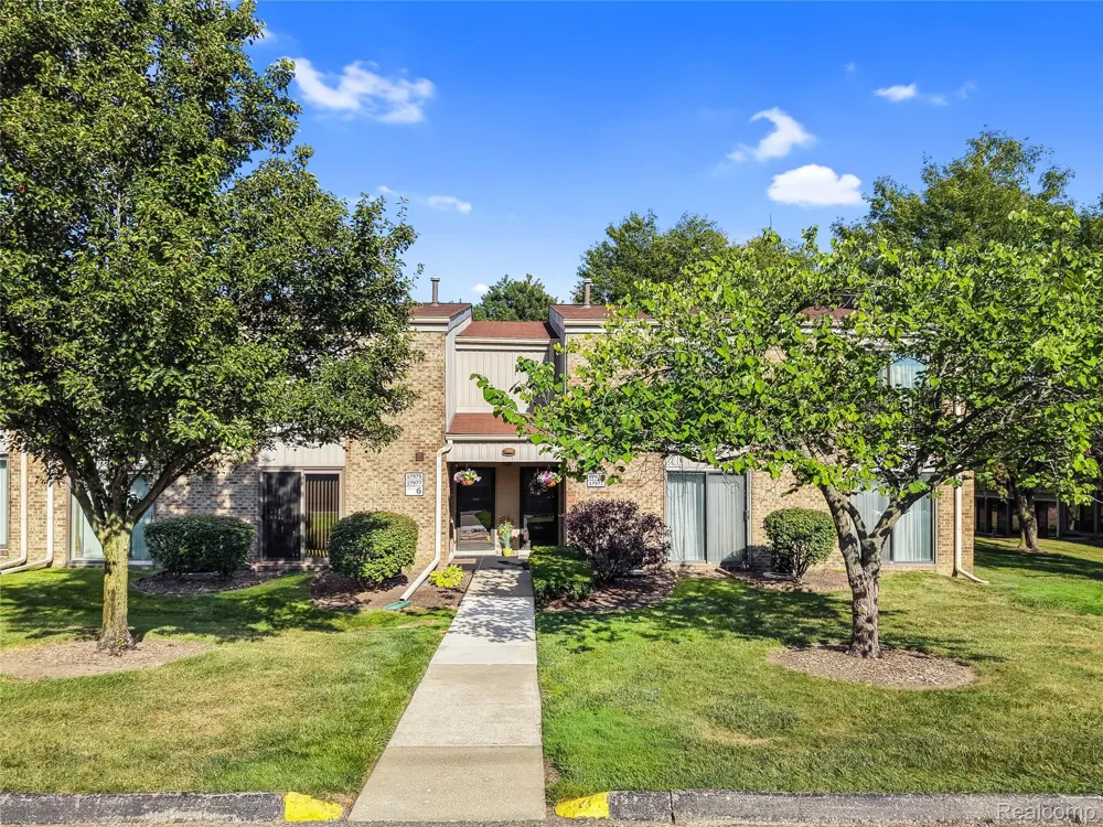 17973 University Park Drive Livonia City, MI 48152