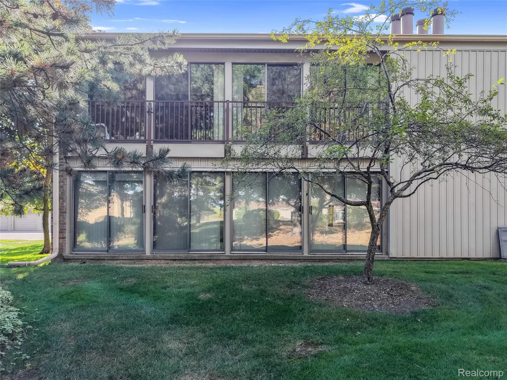 17973 University Park Drive Livonia City, MI 48152