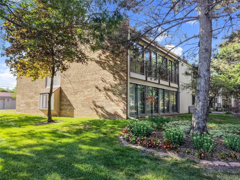 17973 University Park Drive Livonia City, MI 48152
