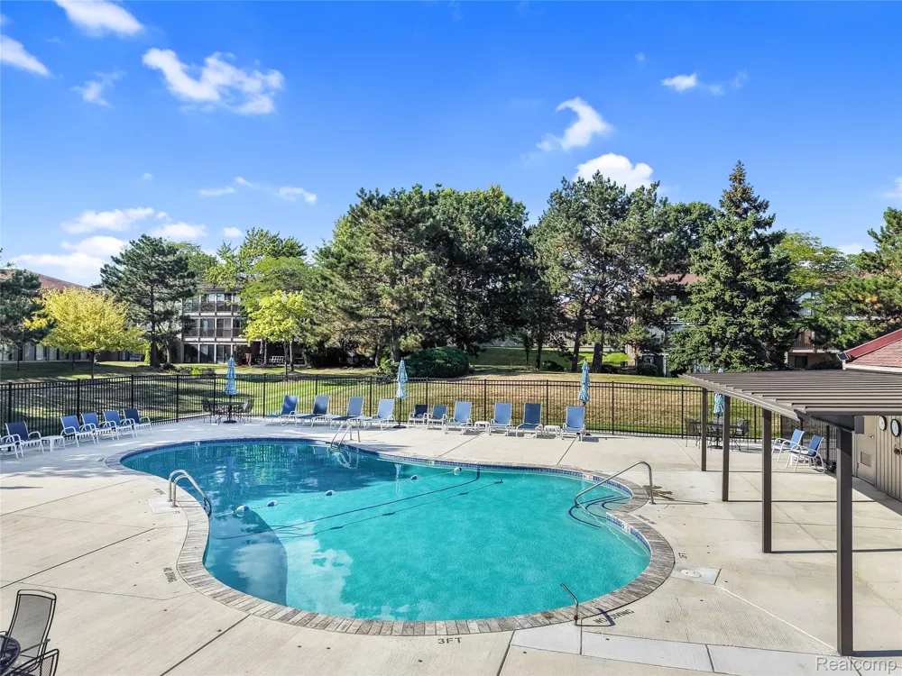 17973 University Park Drive Livonia City, MI 48152