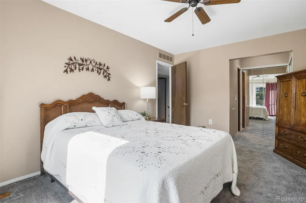 17973 University Park Drive Livonia City, MI 48152