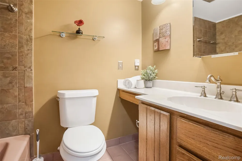 17973 University Park Drive Livonia City, MI 48152
