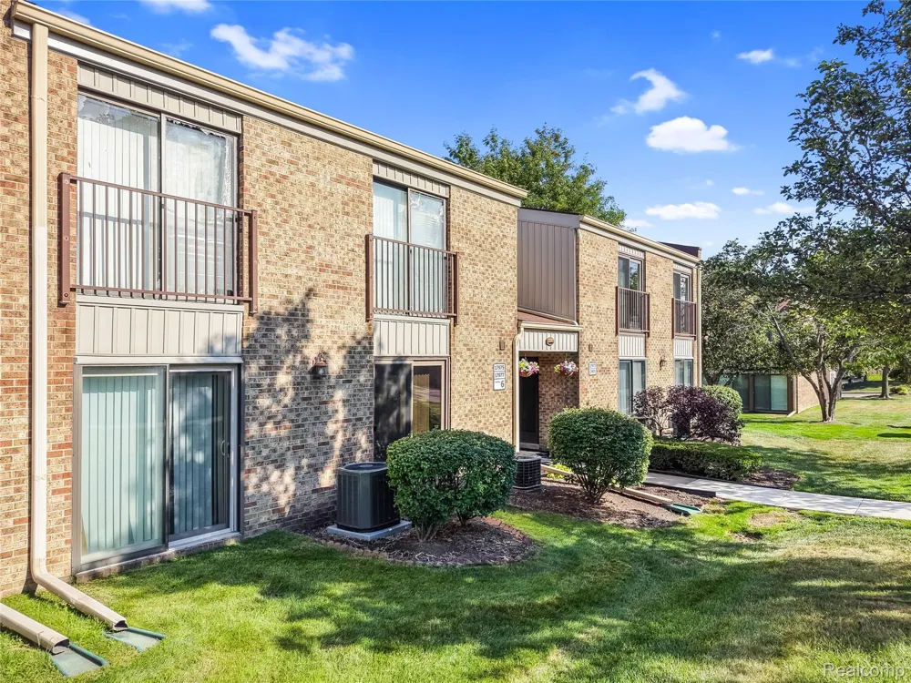 17973 University Park Drive Livonia City, MI 48152