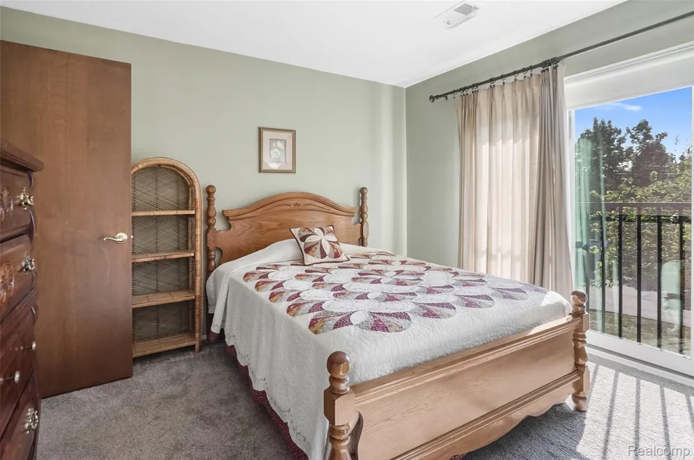 17973 University Park Drive Livonia City, MI 48152