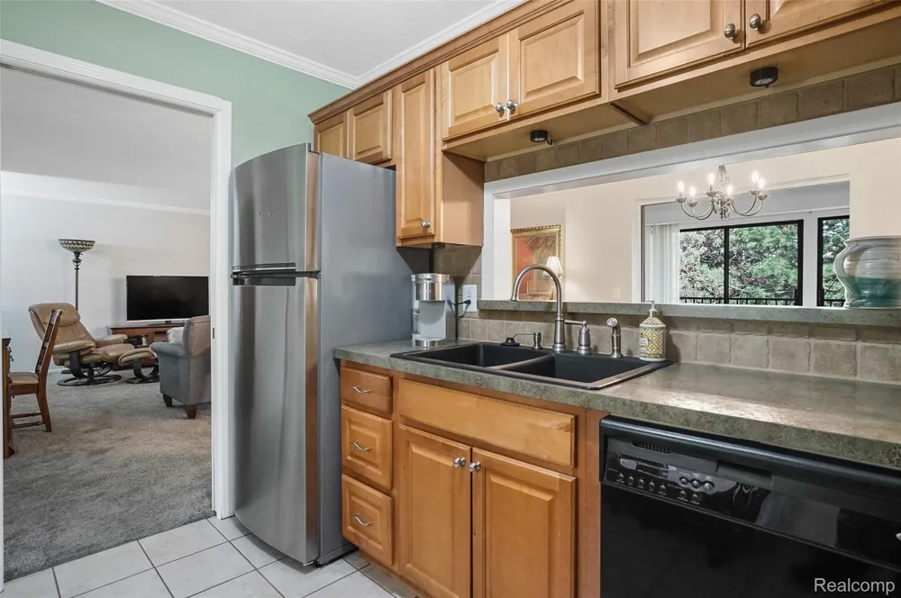 17973 University Park Drive Livonia City, MI 48152