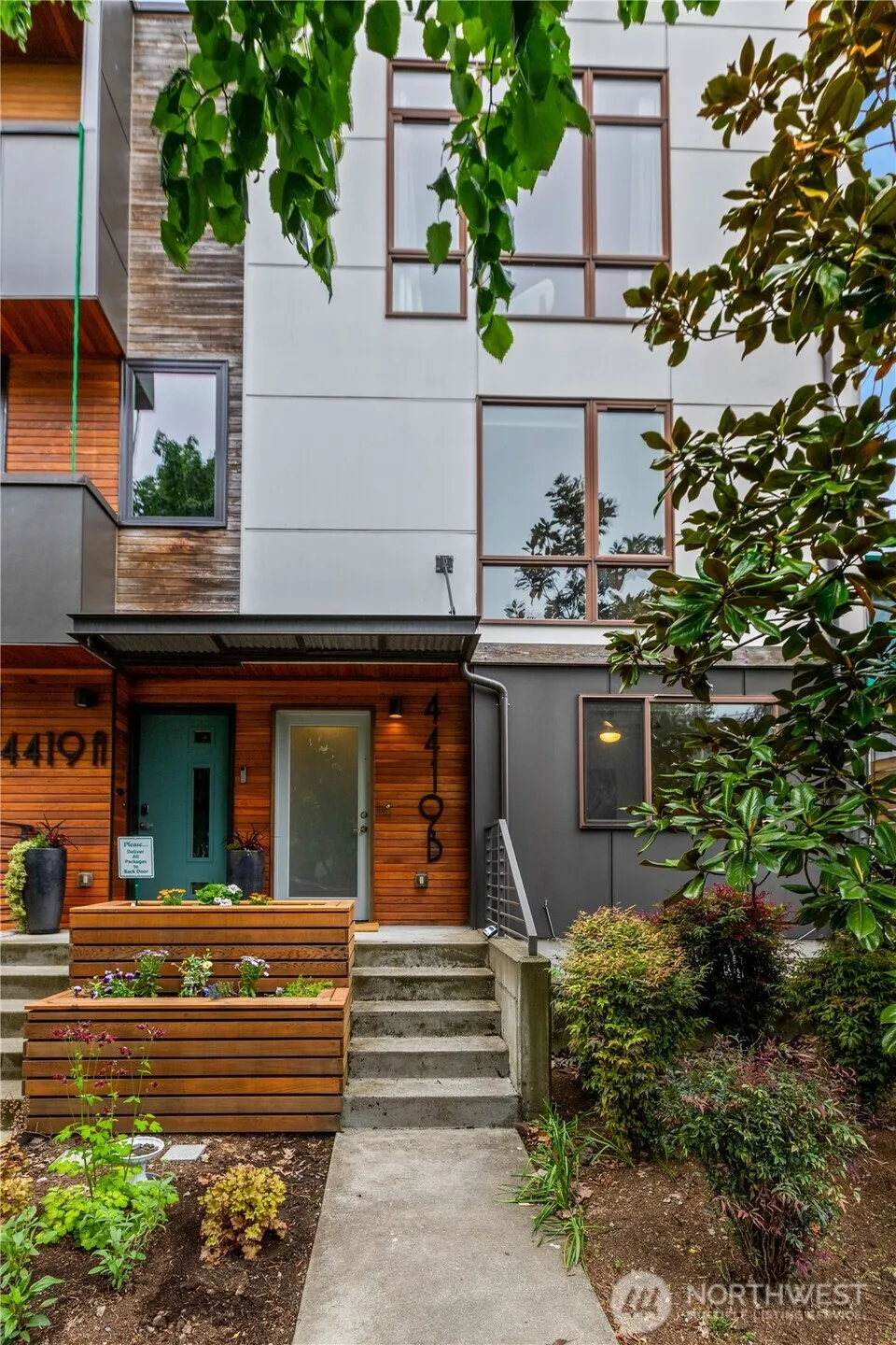 4419 B Corliss Avenue Seattle, WA 98103