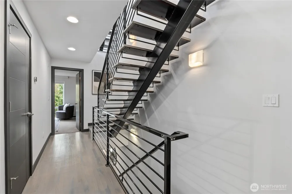4419 B Corliss Avenue Seattle, WA 98103