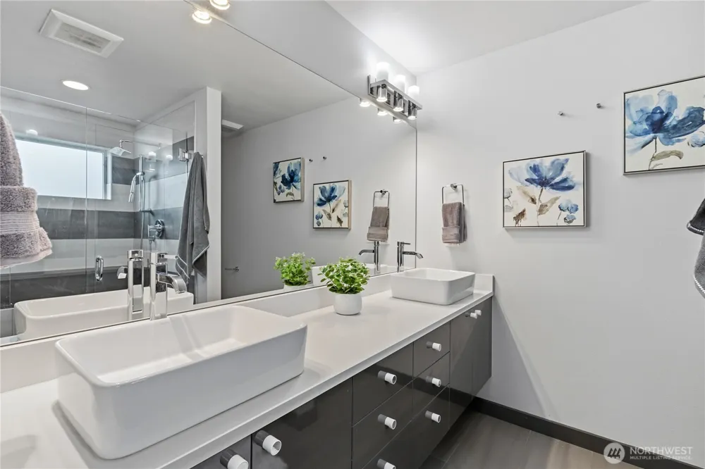 4419 B Corliss Avenue Seattle, WA 98103