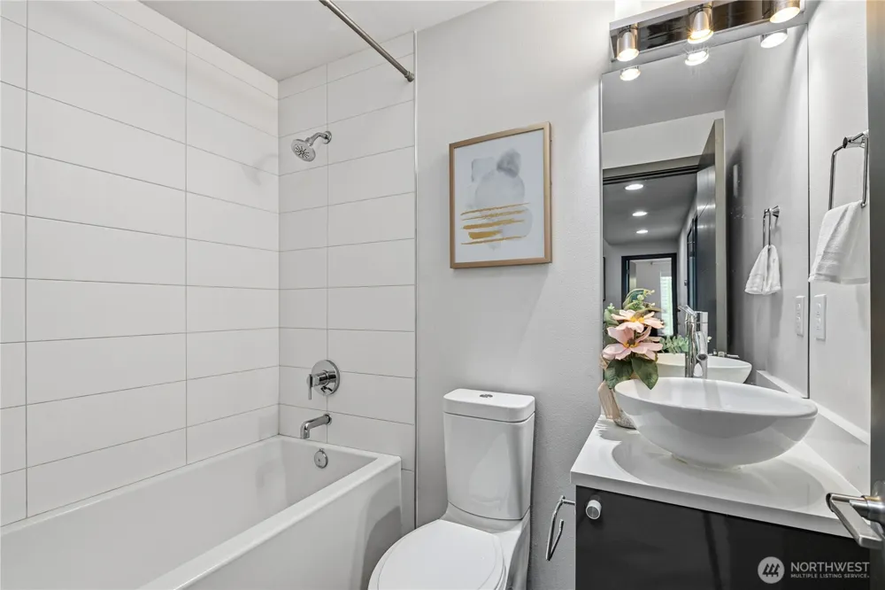 4419 B Corliss Avenue Seattle, WA 98103