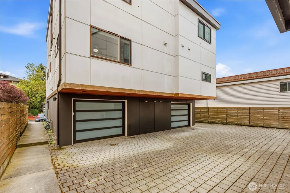 4419 B Corliss Avenue Seattle, WA 98103