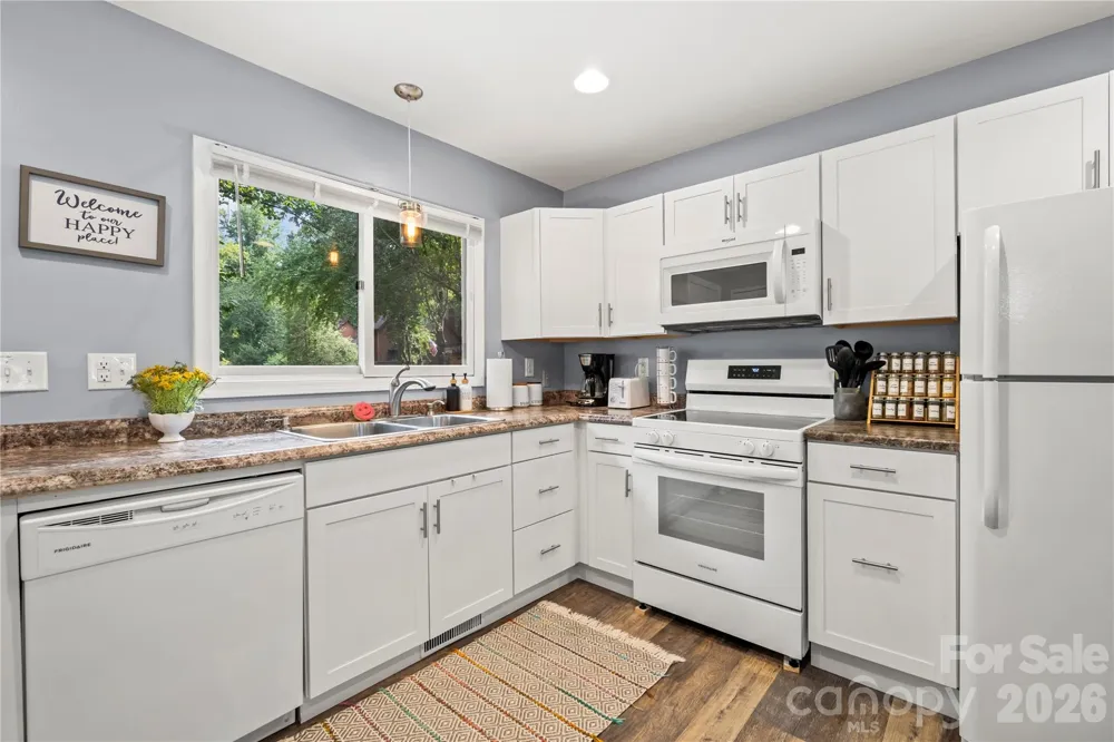 15 Garden Court Fletcher, NC 28732
