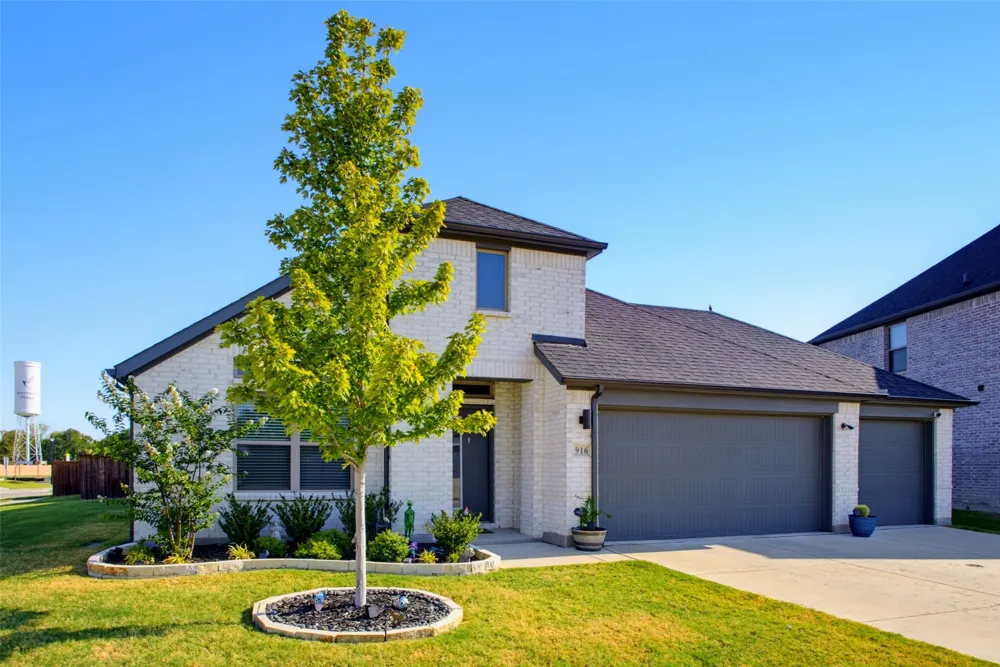 916 Chinati Street Princeton, TX 75407