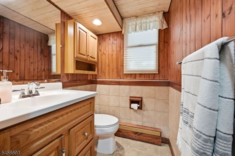 25 Elm Tree Rd Vernon, NJ 07422
