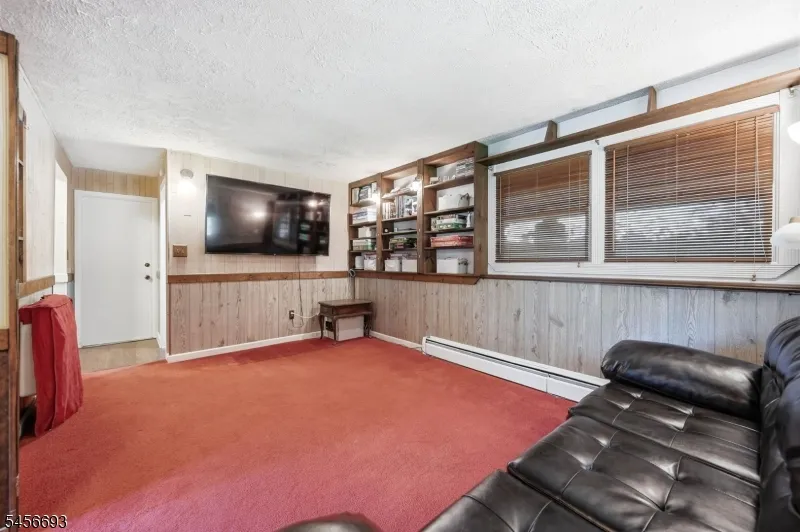 25 Elm Tree Rd Vernon, NJ 07422
