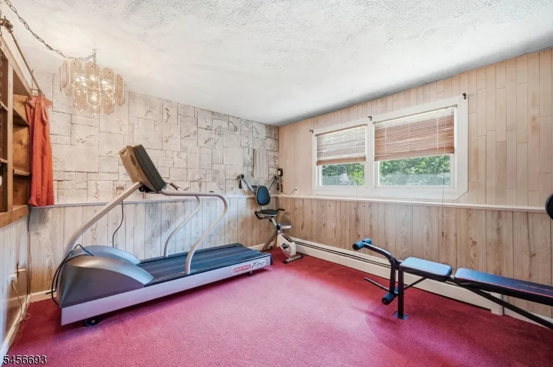 25 Elm Tree Rd Vernon, NJ 07422