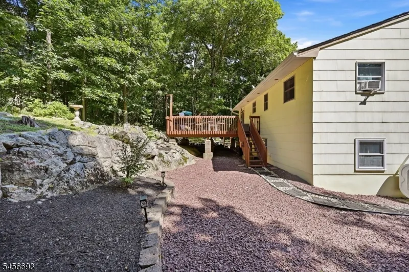 25 Elm Tree Rd Vernon, NJ 07422