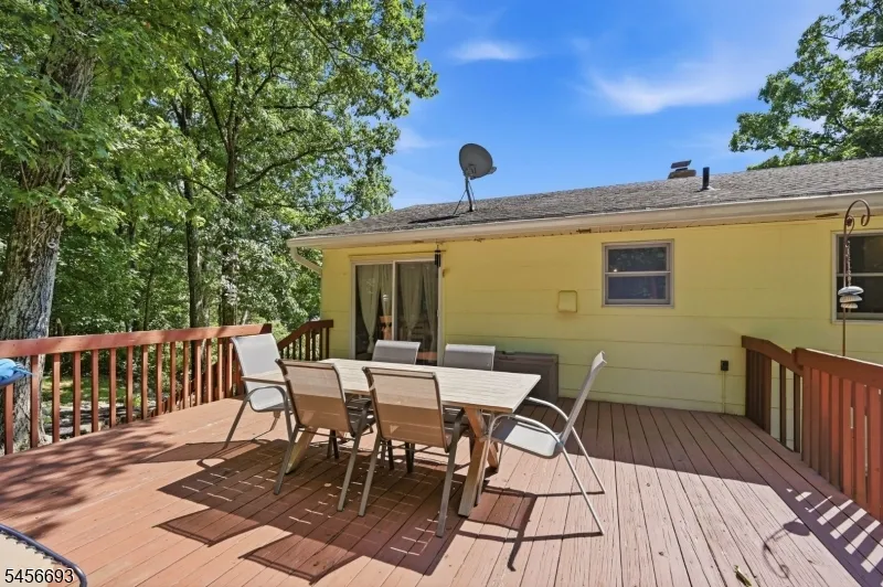 25 Elm Tree Rd Vernon, NJ 07422