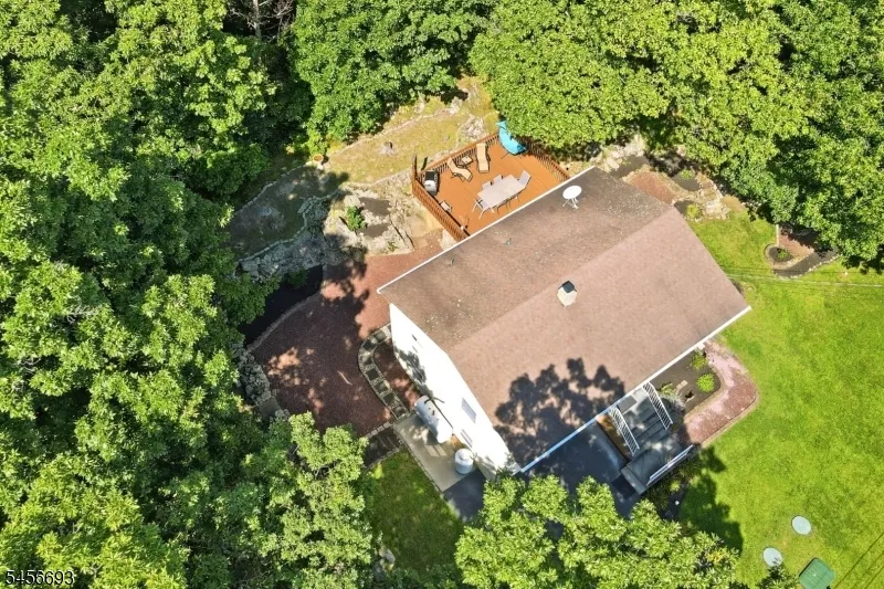 25 Elm Tree Rd Vernon, NJ 07422