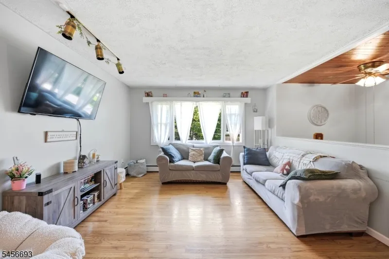 25 Elm Tree Rd Vernon, NJ 07422