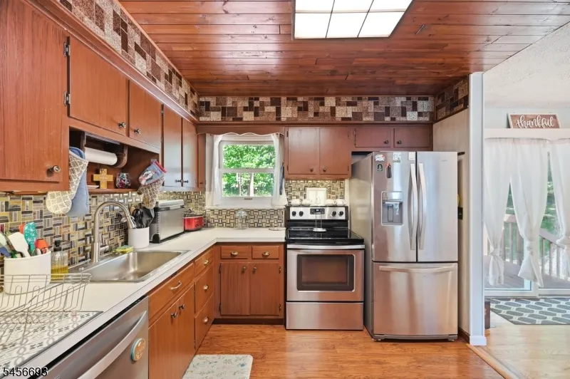 25 Elm Tree Rd Vernon, NJ 07422