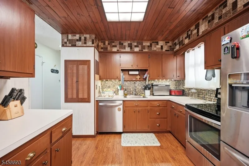 25 Elm Tree Rd Vernon, NJ 07422