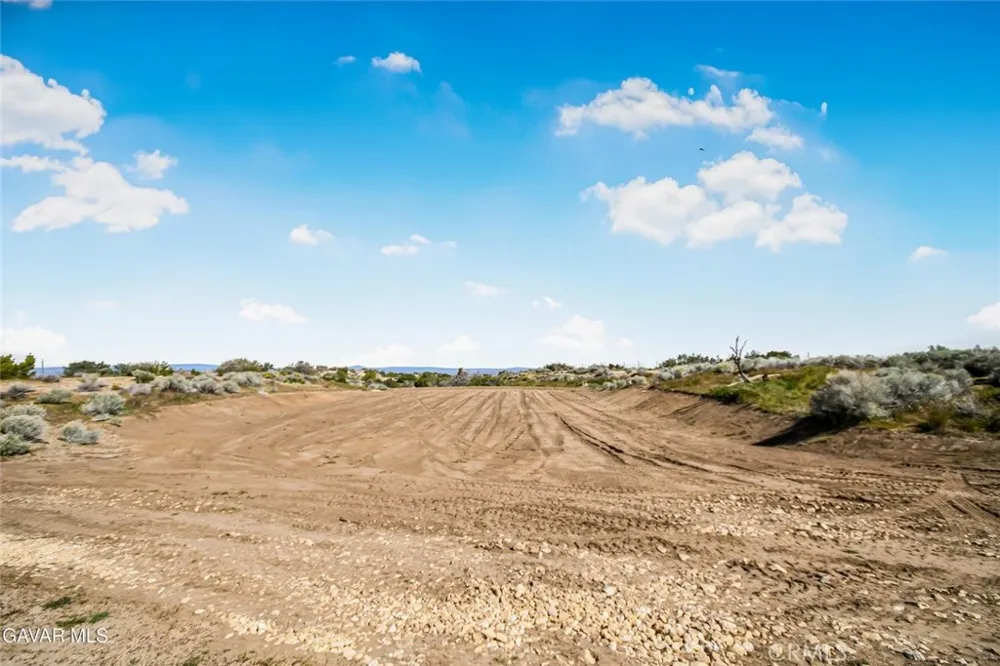 31720 96th Street East Littlerock, CA 93543