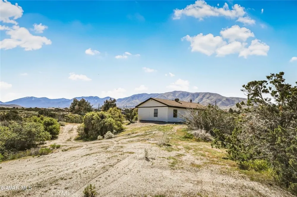 31720 96th Street East Littlerock, CA 93543