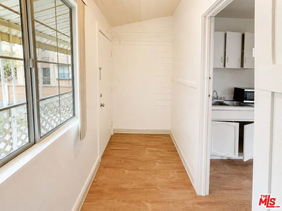 1238 W Adams Boulevard #6 Los Angeles, CA 90007