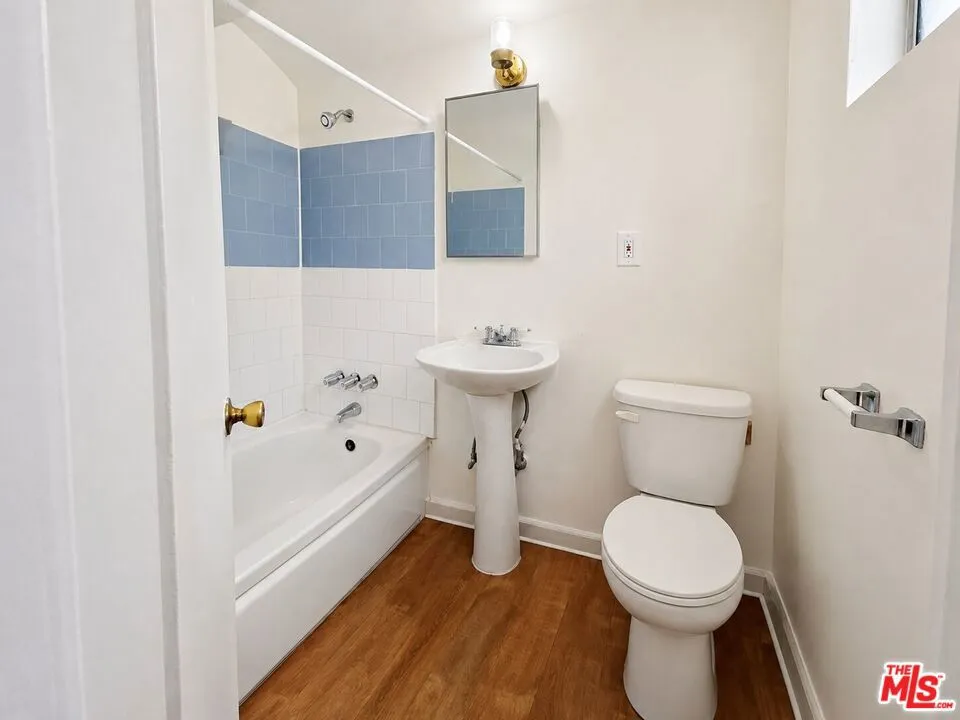 1238 W Adams Boulevard #6 Los Angeles, CA 90007