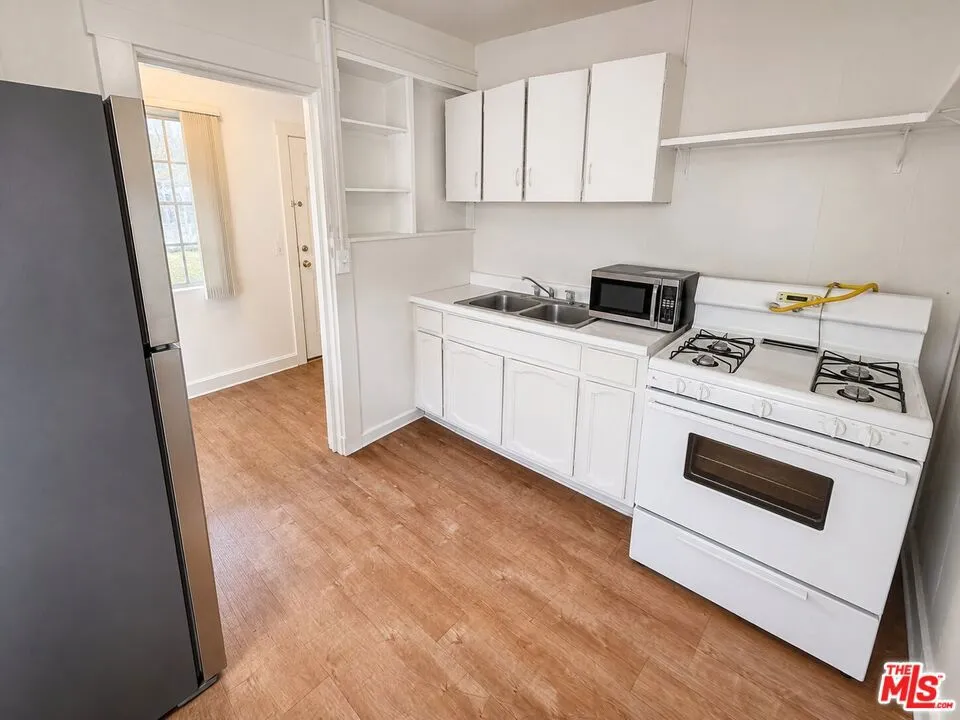 1238 W Adams Boulevard #6 Los Angeles, CA 90007